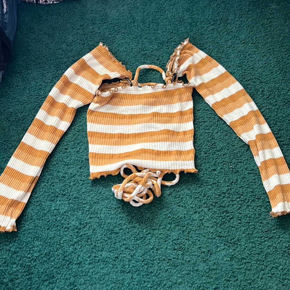 Backless yellow striped long sleeve crop top